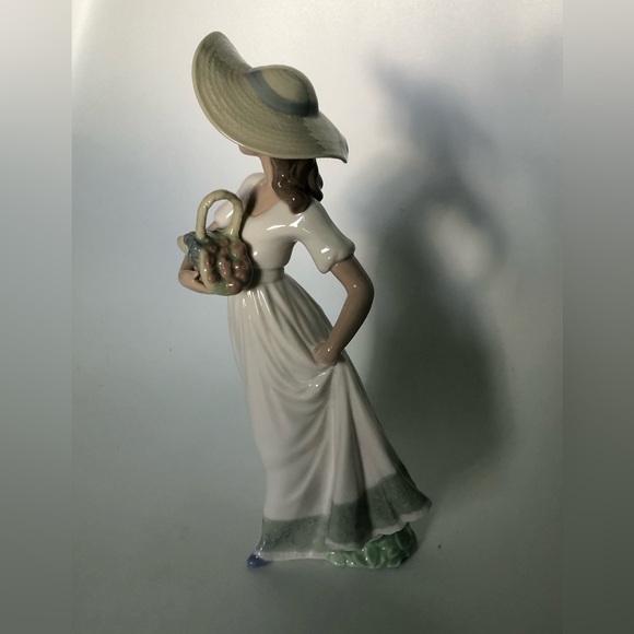 Vintage NAO Lladro Brillo Flores De Primavera flowers of spring girl with basket - Picture 6 of 15